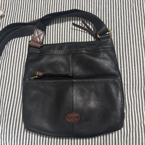 Fossil Bag & Wallet Bundle – Leather & Fabric Crossbody + Tote (5 Pieces) - Picture 7 of 16